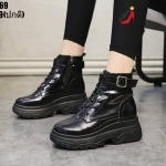 รองเท้าผ้าใบแฟชั่นหุ้มข้อแต่งเข็มขัด (สีดำ)