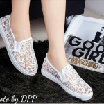 พร้อมส่ง : รองเท้าลูกไม้สไตล์ Givenchy (สีขาว)