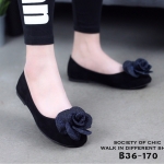 รองเท้าคัทชูส้นแบนแต่งดอกไม้วิ๊ง (สีดำ)