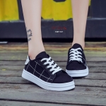 รองเท้าผ้าใบแฟชั่สกีนลายเส้น (สีดำ)