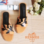 รองเท้าแตะ Hermes Leaf Leather Sandal (สีแทน)