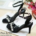 รองเท้าส้นสูงหน้าเพชร (สีดำ)