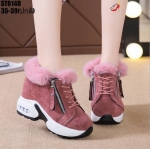 รองเท้าผ้าใบเสริมส้นแต่งขนเฟอร์ (สีน้ำตาล)