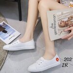 รองเท้าผ้าใบปักลายเดซี่