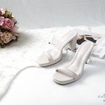 รองเท้าส้นสูงเปิดส้นสายคาดใสนิ่ม (สีครีม)