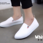 รองเท้าผ้าใบสวมแต่งแถบ (สีขาว)