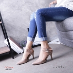 รองเท้าคัทชูส้นสูงแต่งสายรัดสองชั้น (สีกากี)