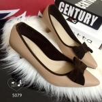 พร้อมส่ง : รองเท้าคัชชูทรงหัวแหลมประดับโบว์ (สีกากี)