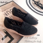 รองเท้าลูกไม้ส้นเตารีดโครเซต์ (สีดำ)