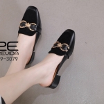 รองเท้าคัทชูส้นเตี้ยเปิดส้นแต่งอะไหล่ (สีดำ)