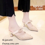 รองเท้าเปิดส้นแต่งอะไหล่มุก (สีครีม)