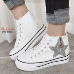 รองเท้าผ้าใบหุ้มข้อแต่งดาวกลิตเตอร์ (สีขาว)