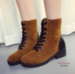 รองเท้าบูทหุ้มข้อหนังกลับ (สีน้ำตาล)