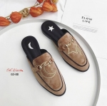 รองเท้าโลฟเฟอร์ปักลาย (สีกากี)