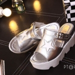 รองเท้าส้นเตารีดสไตล์แฟชั่นเกาหลีลายดาว (สีเงิน)