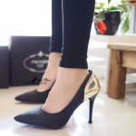 รองเท้าส้นสูงแต่งส้นทอง (สีดำ)