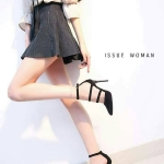 รองเท้าคัทชูส้นสูงแต่งสายคาด (สีดำ)