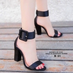 รองเท้าส้นสูงแต่งเข็มขัด (สีดำ)