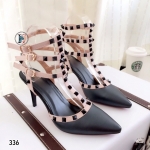 รองเท้า Style Valentino หมุดดำ (สีดำ)