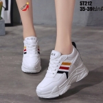 รองเท้าผ้าใบเสริมส้นทรงSportแต่งลาย (สีดำ)