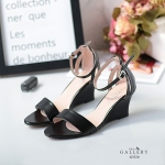 รองเท้าส้นเตารีดรัดข้อ (สีดำ)