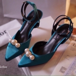 พร้อมส่ง : รองเท้าส้นเข็มสไตล์ Dior (สีเขียว)