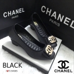 พร้อมส่ง : รองเท้าคัชชูแต่งโลโก้ (สีดำ)