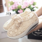 รองเท้าผ้าใบลูกไม้ทรง Sport