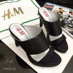 พร้อมส่ง : รองเท้าส้นสูง H&M ลายเกล็ดปลา (สีดำ)