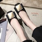 รองเท้าคัทชูส้นแบนแต่งอะไหล่ (สีดำ)