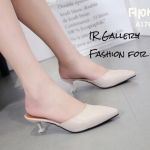 รองเท้าส้นเตี้ยเปิดส้นแบบสวม (สีครีม)