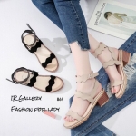 รองเท้าแตะลำลองแต่งสายรัด (สีครีม)