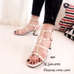 รองเท้าส้นตัน Style Valentino (สีครีม)