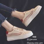 รองเท้าผ้าใบฟั่นพียูแต่งลายแถบ (สีครีม)
