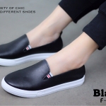 รองเท้าผ้าใบสวมแต่งแถบ (สีดำ)