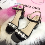 พร้อมส่ง : รองเท้าส้นสูง miumiu (สีดำ)