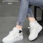 รองเท้าผ้าใบแต่งสายรัดสไตล์เกาหลี (สีขาว)