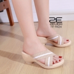 รองเท้าลำลองคาดผ้ากากบาท (สีครีม)