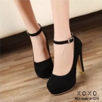 รองเท้าคัทชูส้นสูงแต่งสายรัด (สีดำ)