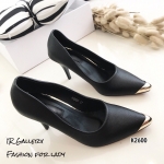 รองเท้าคัทชูหุ้มส้นแต่งอะไหลทอง (สีดำ)