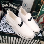 รองเท้า Nike Slip On (สีขาว)