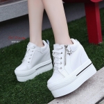 รองเท้าผ้าใบเสริมส้นแต่งซิปดาวสไตล์แฟชั่นเกาหลี (สีขาว)