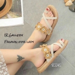 รองเท้าแตะสวมแต่งดอกไม้ครีม