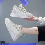 รองเท้าผ้าใบแต่งสายรัดเมจิกเทปพาสเทล (สีครีม)