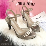 พร้อมส่ง : รองเท้าส้นสูง MIUMIU (สีเงิน)