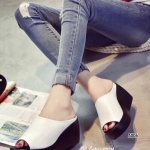 รองเท้าส้นเตารีดหนังนิ่มเปิดหน้า (สีขาว)