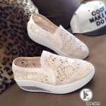 รองเท้าลูกไม้ทรง Slip On (ครีม)