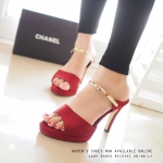 พร้อมส่ง : รองเท้าส้นสูงคาดทอง (สีแดง)
