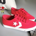 รองเท้าผ้าใบสไตล์คอนเวิร์สลายดาว (สีแดง)