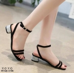 รองเท้าแฟชั่นส้นเตี้ยแต่งสายรัดข้อ